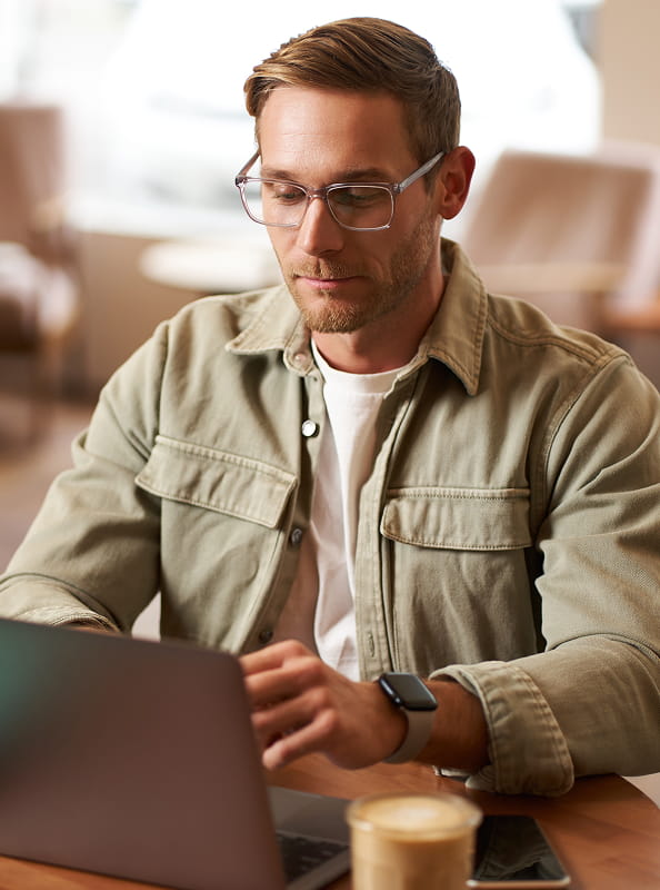 Man working on a laptop, illustrating digital public sector and municipal services.